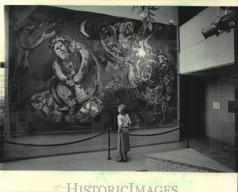 1985 Press Photo Tapestry by Yvette Cauquil Prince in Helfaer Building - Historic Images