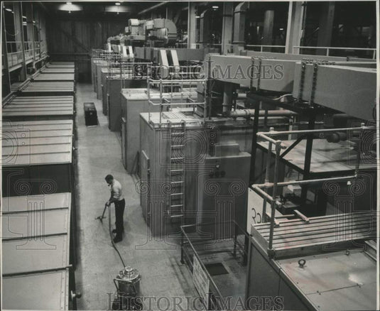 1961 Press Photo Vacuum tubes stand in Greenland transmitter buildings - Historic Images