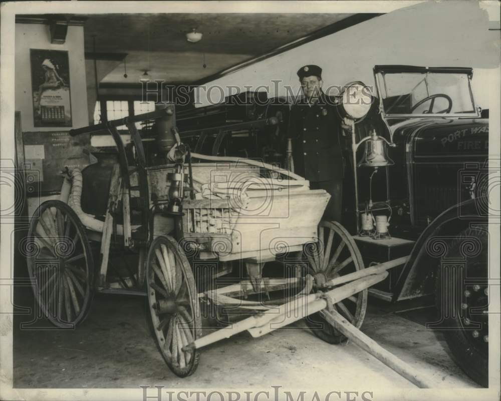 1935 Press Photo Port Washingtonâ€s old and new fire engines - mjx73315 - Historic Images