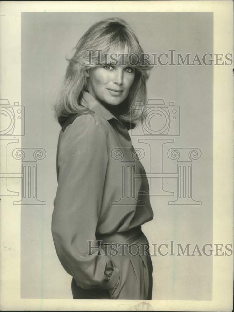 1980 Actress Linda Evans on &quot;Dynasty&quot; - Historic Images