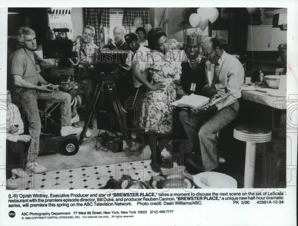 1990 Press Photo Scene From ABC&#39;s Television Program &#39;Brewster&#39;s Place&#39; - Historic Images