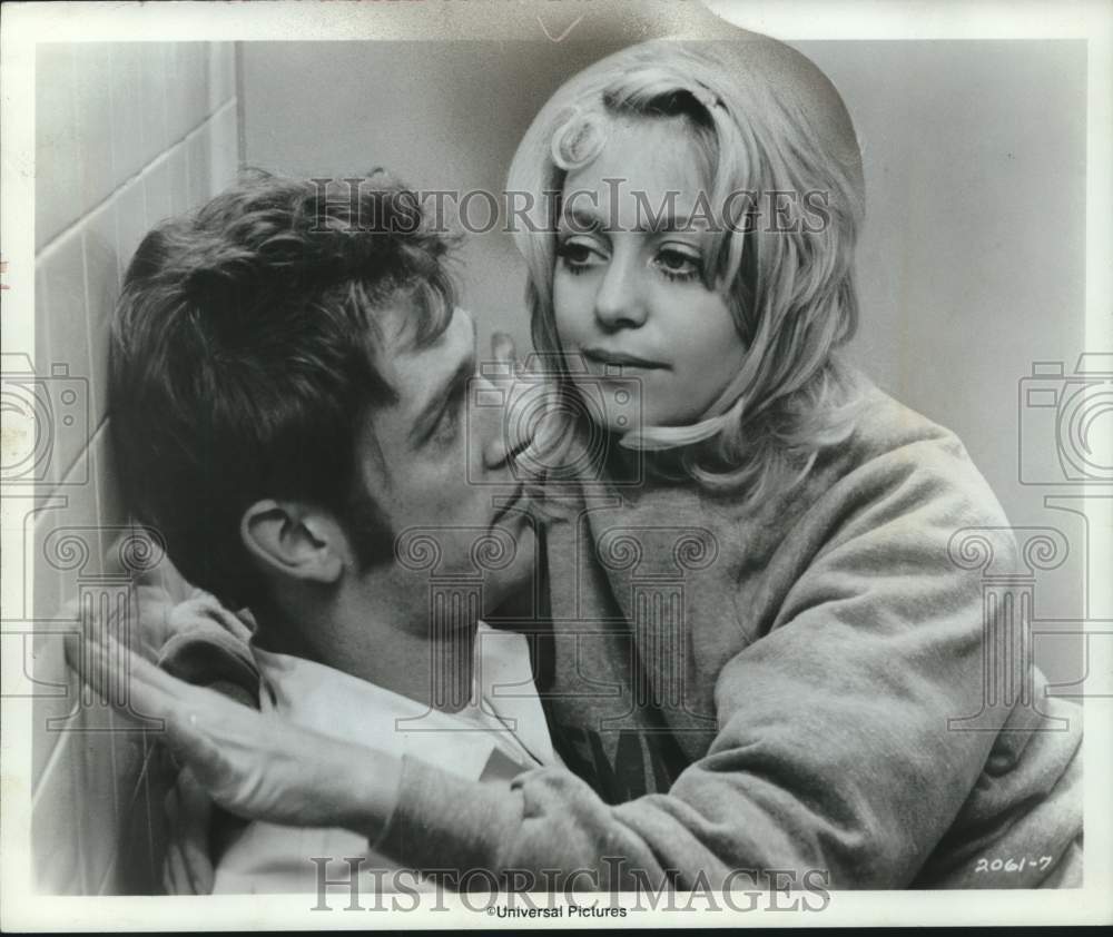 1974 Goldie Hawn and William Atherton in &quot;The Sugarland Express&quot; - Historic Images