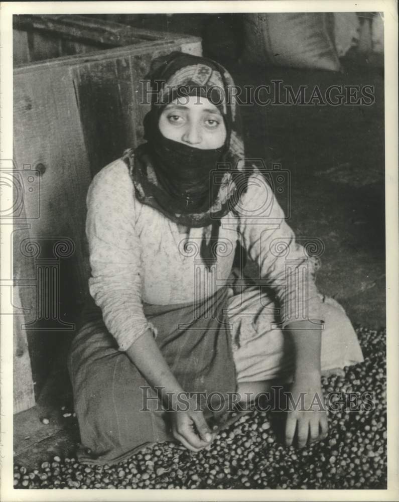 1944 Press Photo Woman wears hijab in Turkey - mjx75671 - Historic Images