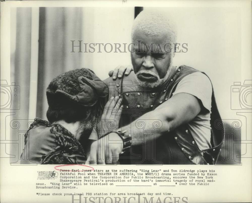 1975 Press Photo James Earl Jones & Tom Aldredge in "King Lear" - mjx76076 - Historic Images