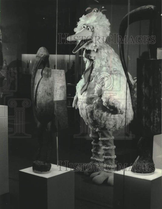 1985 Muppets, Big Bird at a museum - Historic Images