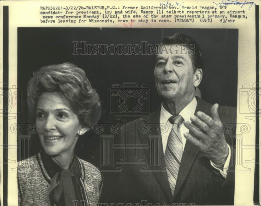 1976 Press Photo GOP Presidential candidate Ronald Reagan and wife, Raleigh, NC- Historic Images