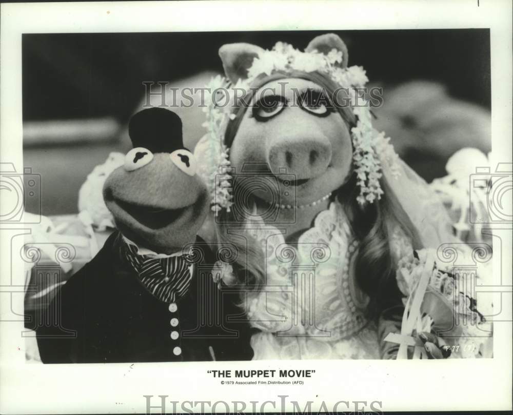 1979 Press Photo Miss Piggy Dressed As Bride In 'The Muppet Movie' - mjx77206 - Historic Images