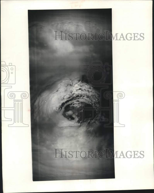 1965 eye of hurricane Betsy 90 miles north of Grand Turk island - Historic Images