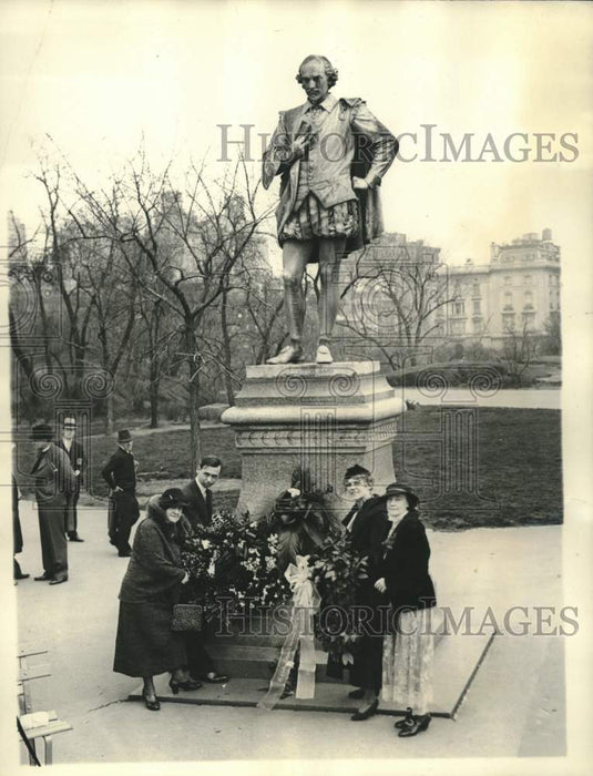 1934 Shakespeare groups observe his 370th birthday in New York - Historic Images