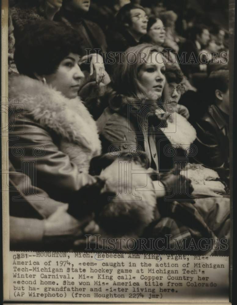 1974 Press Photo Miss America 1974 Rebecca Ann King at hockey game in Michigan - Historic Images