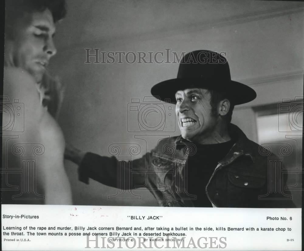 1977 Press Photo Tom Laughlin as Billy Jack in "Billy Jack Goes to Washington" - Historic Images