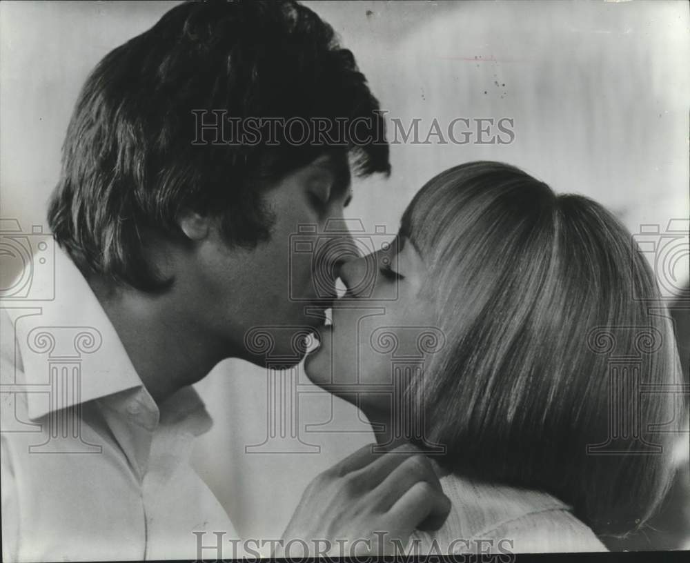 1970 Press Photo Richard Benjamin, Carrie Snodgress, in Diary of a Mad Housewife - Historic Images