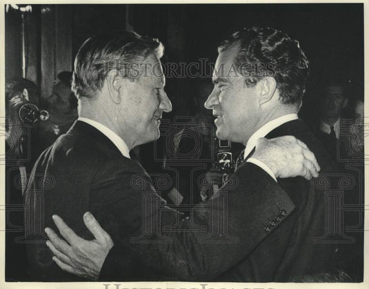 1968 Press Photo Gov Nelson A. Rockefeller and others as Richard Nixon Campaigns - Historic Images