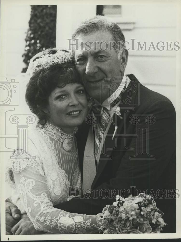 1983 Press Photo Jack Klugman and Anita Gillette get married on &quot;Quincy&quot; - Historic Images