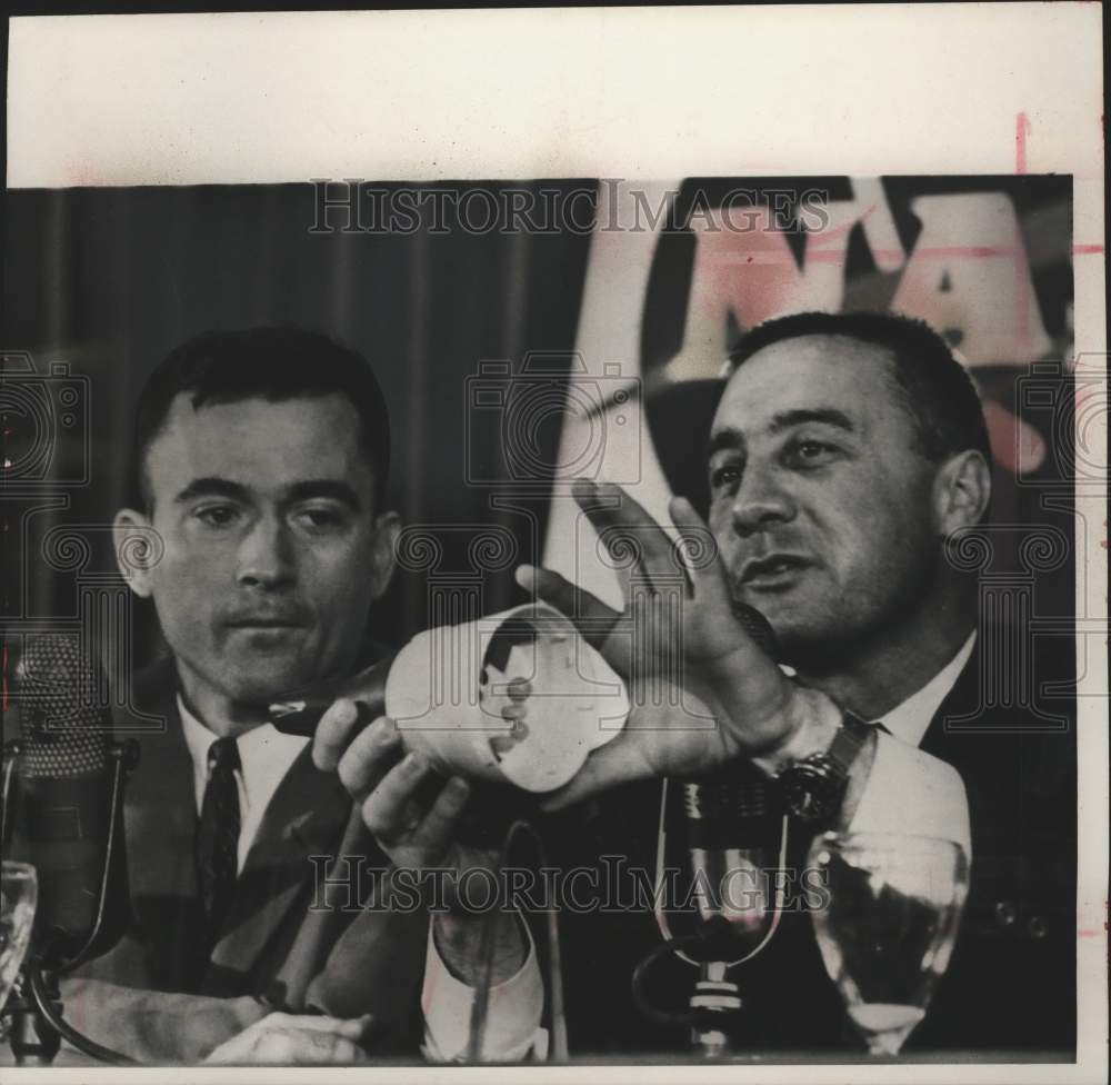 1965 Press Photo Astronauts Virgil Grissom ad John Young at Cocoa Beach, Florida - Historic Images