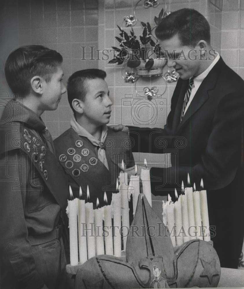 1958 Tony Kubek met with two athletes from St. Joseph&#39;s orphanage - Historic Images