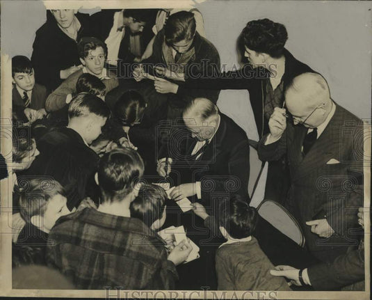 1938 Former President Herbert Hoover at the Milwaukee Boys' Club - Historic Images