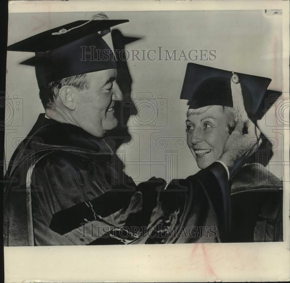 1966 Press Photo Vice President Humphrey adjusts wife&#39;s tassel at Huron College - Historic Images