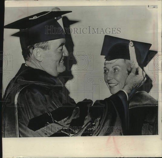 1966 Press Photo Vice President Humphrey adjusts wife's tassel at Huron College - Historic Images