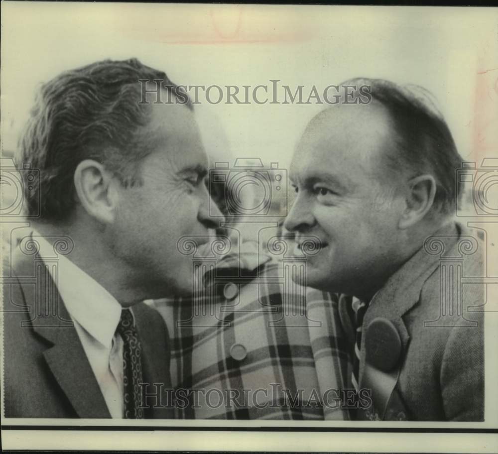 1969 Press Photo Comedian Bob Hope and Richard Nixon - Historic Images