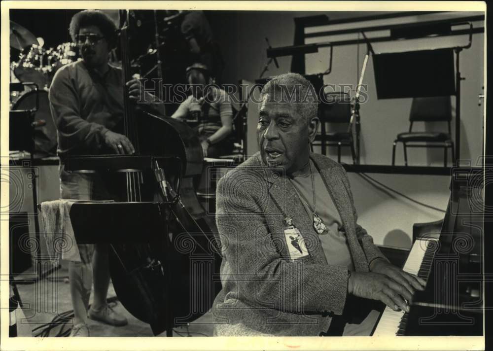 1987 Press Photo Dizzy Gillespie rehearses at Wolf Trap Farm Park. - Historic Images