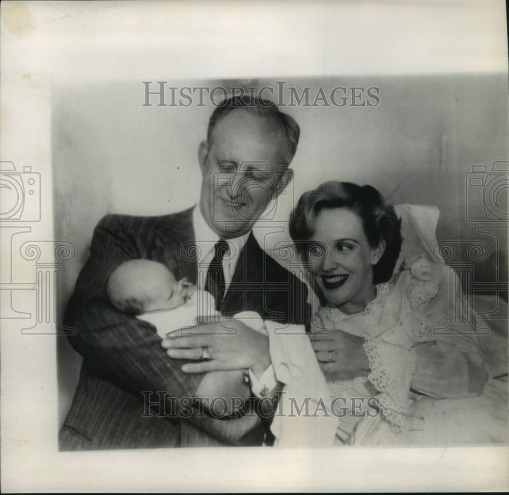 1952 Press Photo Kay Kyser and wife held their third daughter at Duke hospital. - Historic Images