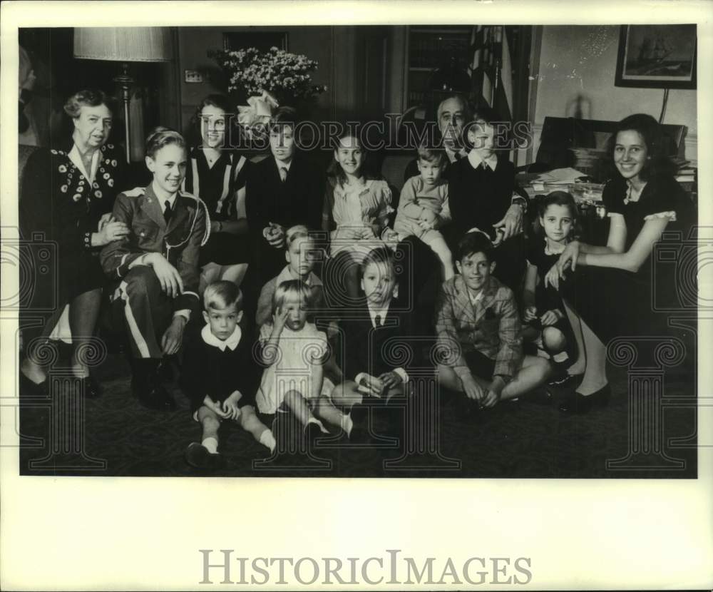 1945 Washington, D.C.-The Roosevelt&#39;s with their 13 grandchildren. - Historic Images