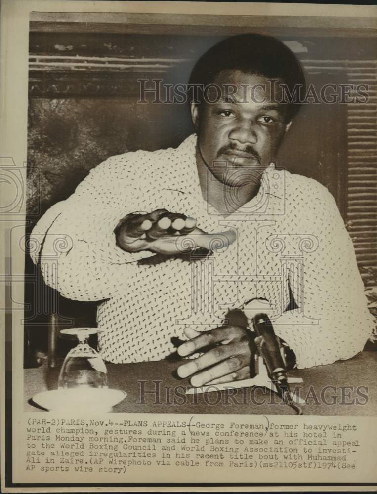 1974 Press Photo George Foreman at News Conference in Paris - Historic Images