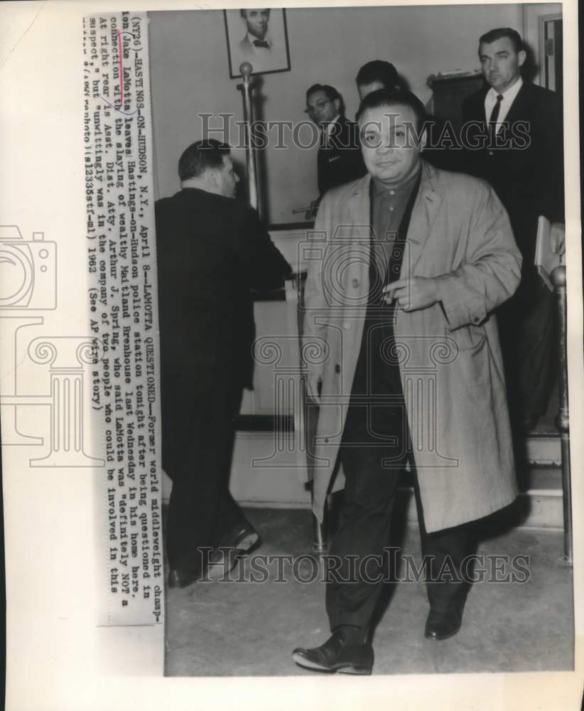 1962 Boxer Jake LaMotta Leaves Police Station New York - Historic Images