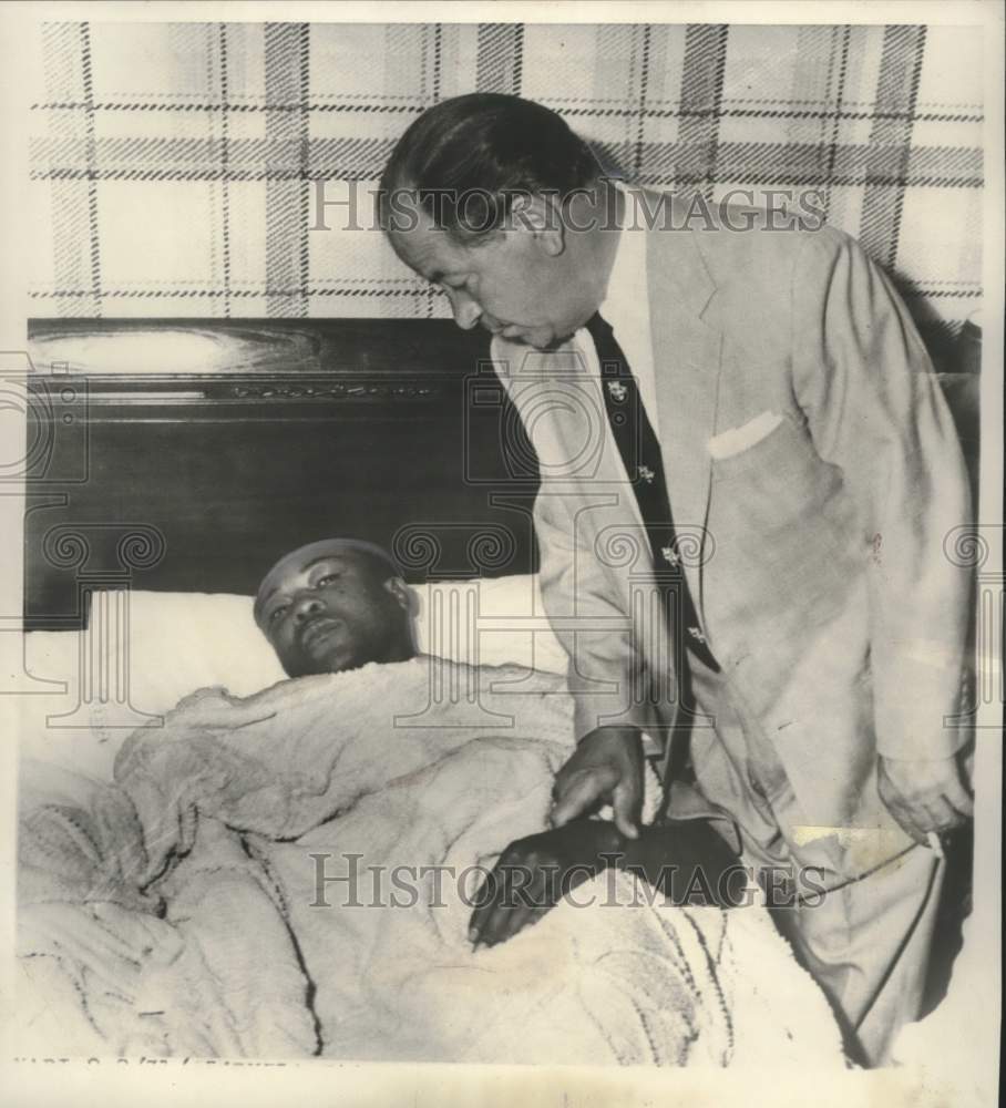 1954 welterweight Champion Boxer Kid Gavilan, sick with virus, PA - Historic Images