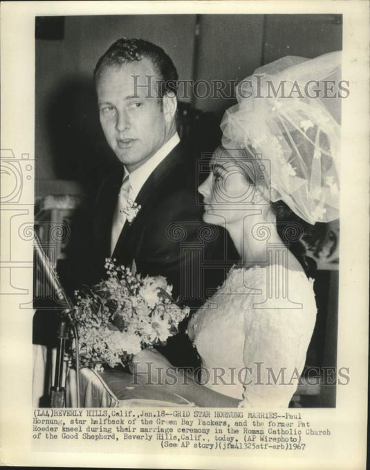 1967 Press Photo Packer Paul Hornung & Pat Roeder at their wedding in California - Historic Images