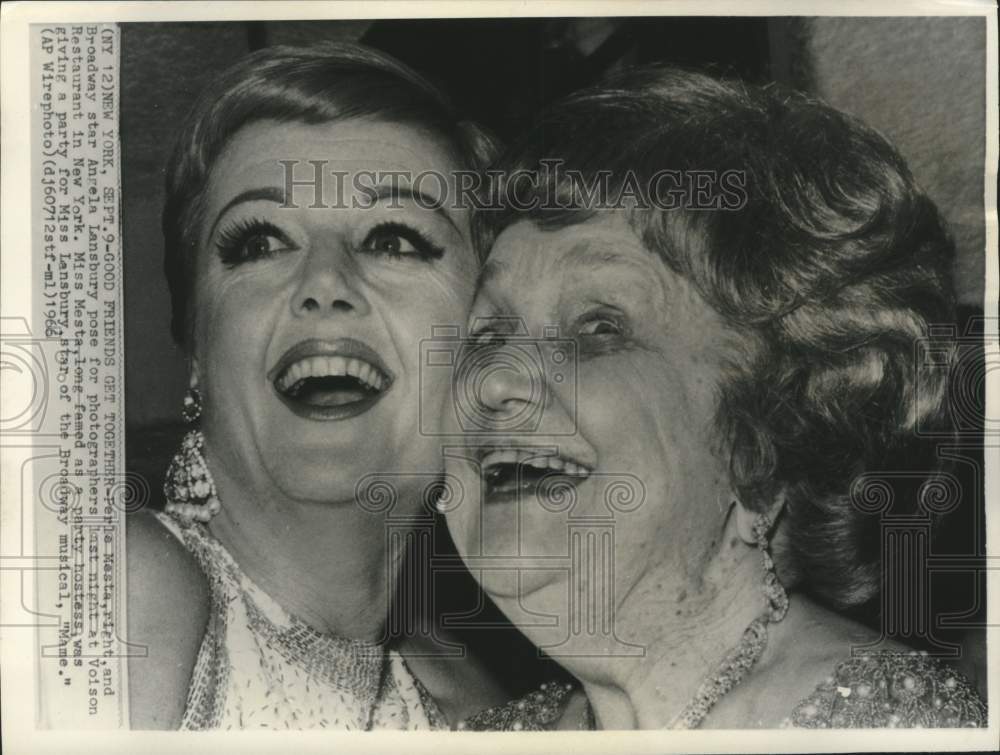 1966 Press Photo Actress Angela Lansbury and Perle Mesta at party in New York - Historic Images