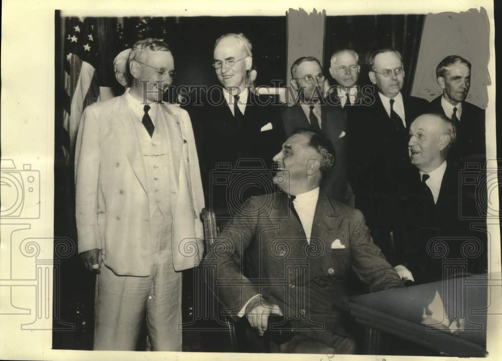 1936 Press Photo Press Roosevelt talks with candidate Gov. Alfred Landon in Iowa - Historic Images