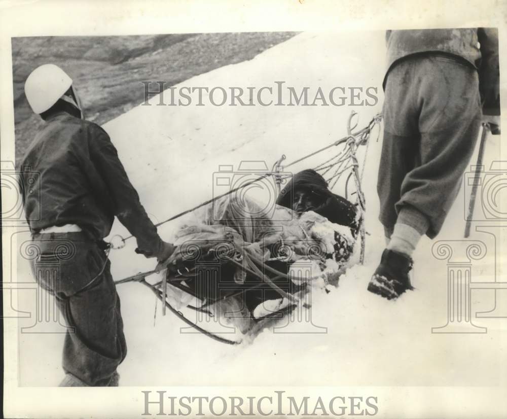1957 Press Photo Rescuers taking mountain climber down Eiger mountain - Historic Images