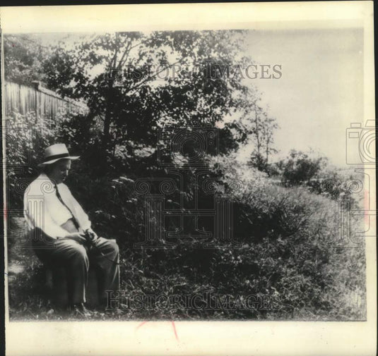 1971 Nikita Khrushchev at his country home for retirement in Russia - Historic Images