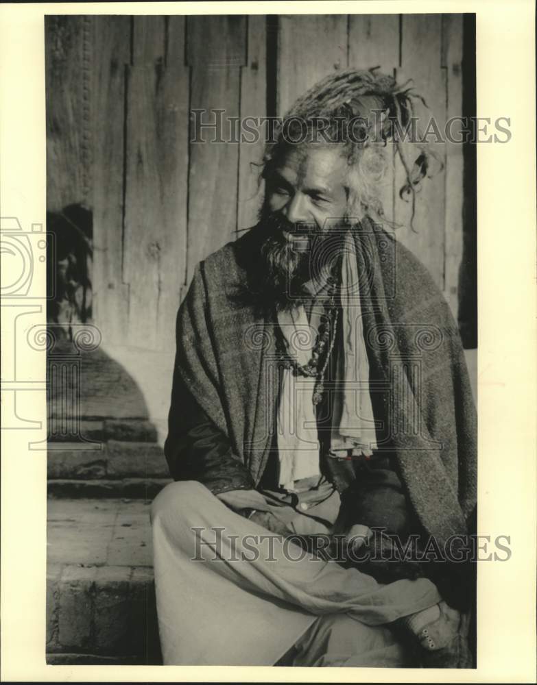 1988 Press Photo Hindu man smiling in Katmandu, Nepal - Historic Images