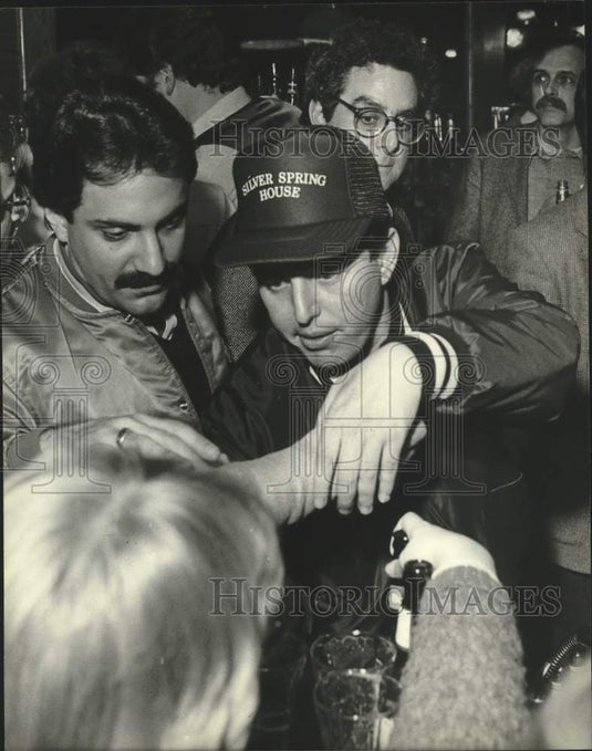 1983 Press Photo Jerry Mathers and company at the Silver Spring House - Historic Images