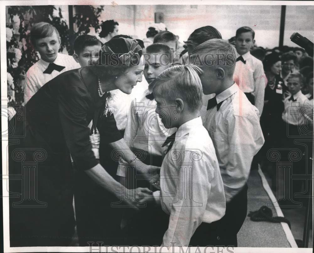 1960 Mrs. Pat Nixon Campaigns for Her Husband at Racine YMCA-Historic Images