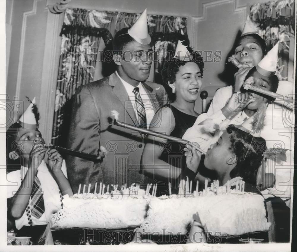 1957 Press Photo Boxer Floyd Patterson &amp; family birthday party, New York- Historic Images