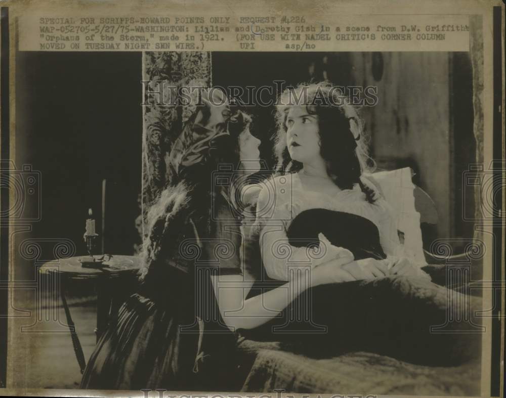 1921 Press Photo Lillian &amp; Dorothy Gish in &quot;Orphans of the Stern.&quot; - mjx88721 - Historic Images