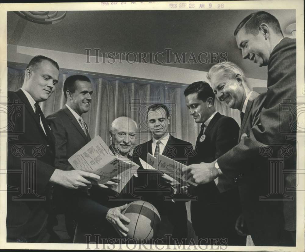 1966 Press Photo Former basketball players to sell tickets, Marquette University- Historic Images