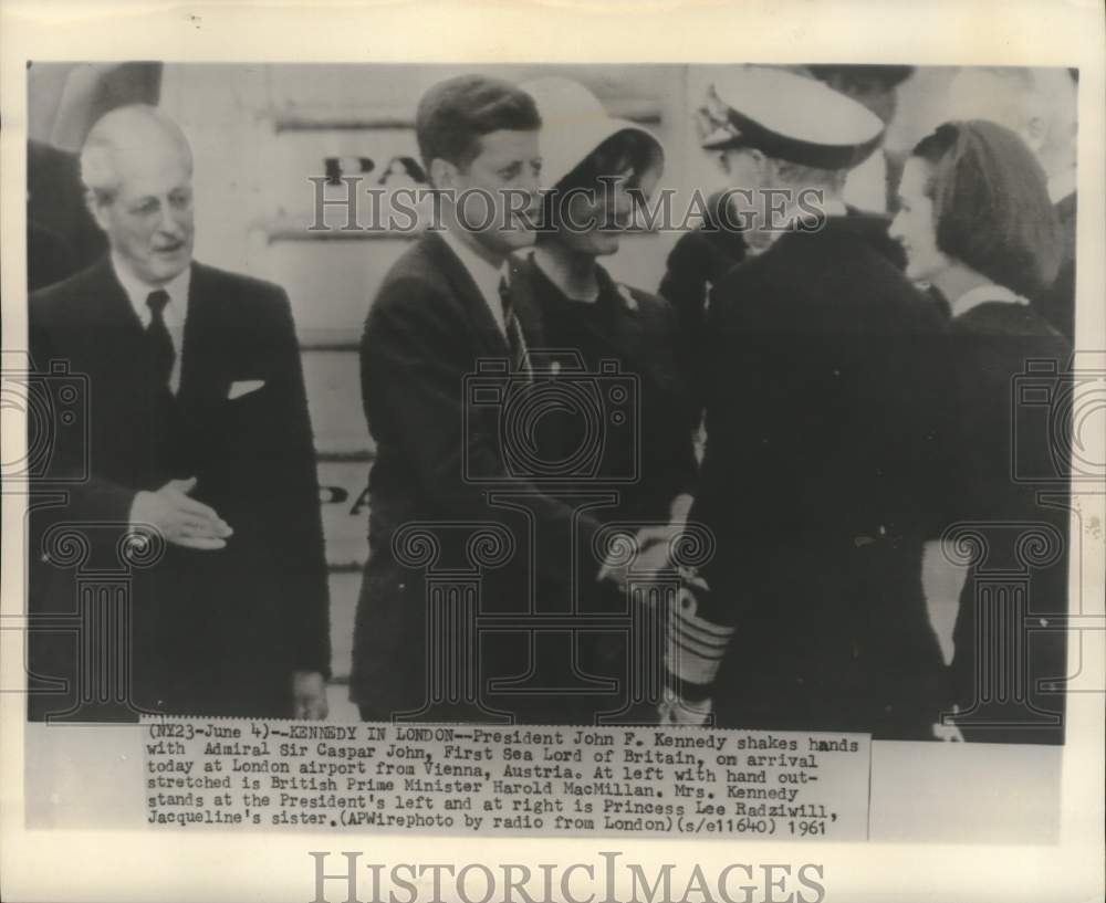 1964 Press Photo President John F. Kennedy arriving at London airport, England - Historic Images