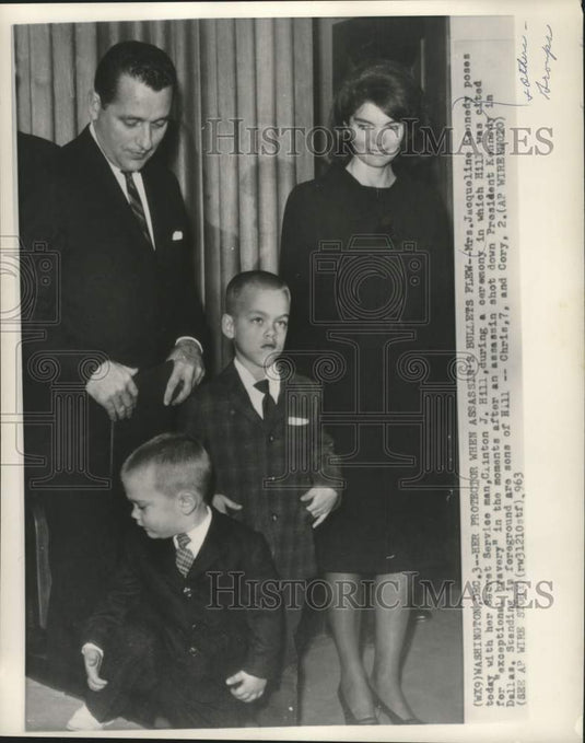 1963 Press Photo Jacqueline Kennedy, her children & secret service, Washington - Historic Images