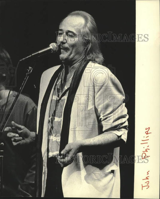 1985 Press Photo John Phillips, Band Member of "The Mamas & The Papas" singing - Historic Images