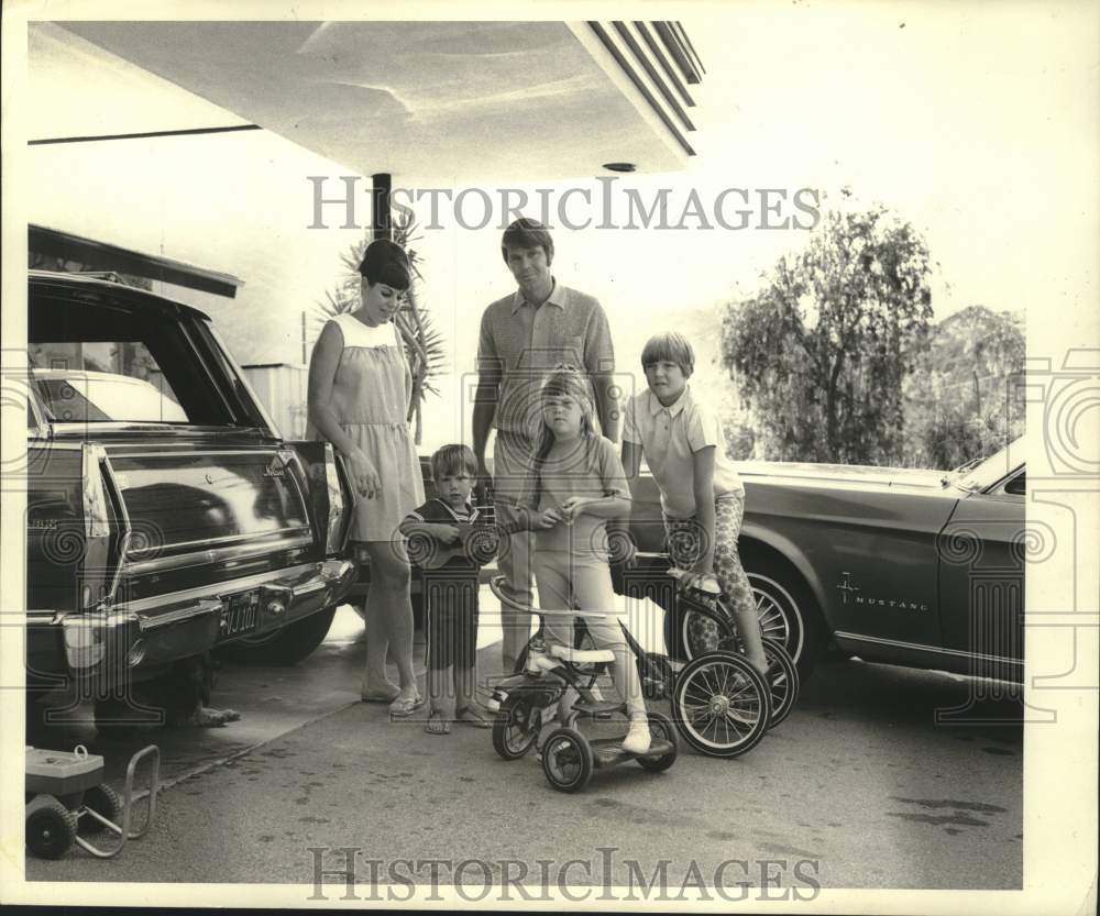 1968 Glen Campbell & his family spend vacation in Laurel Canyon-Historic Images