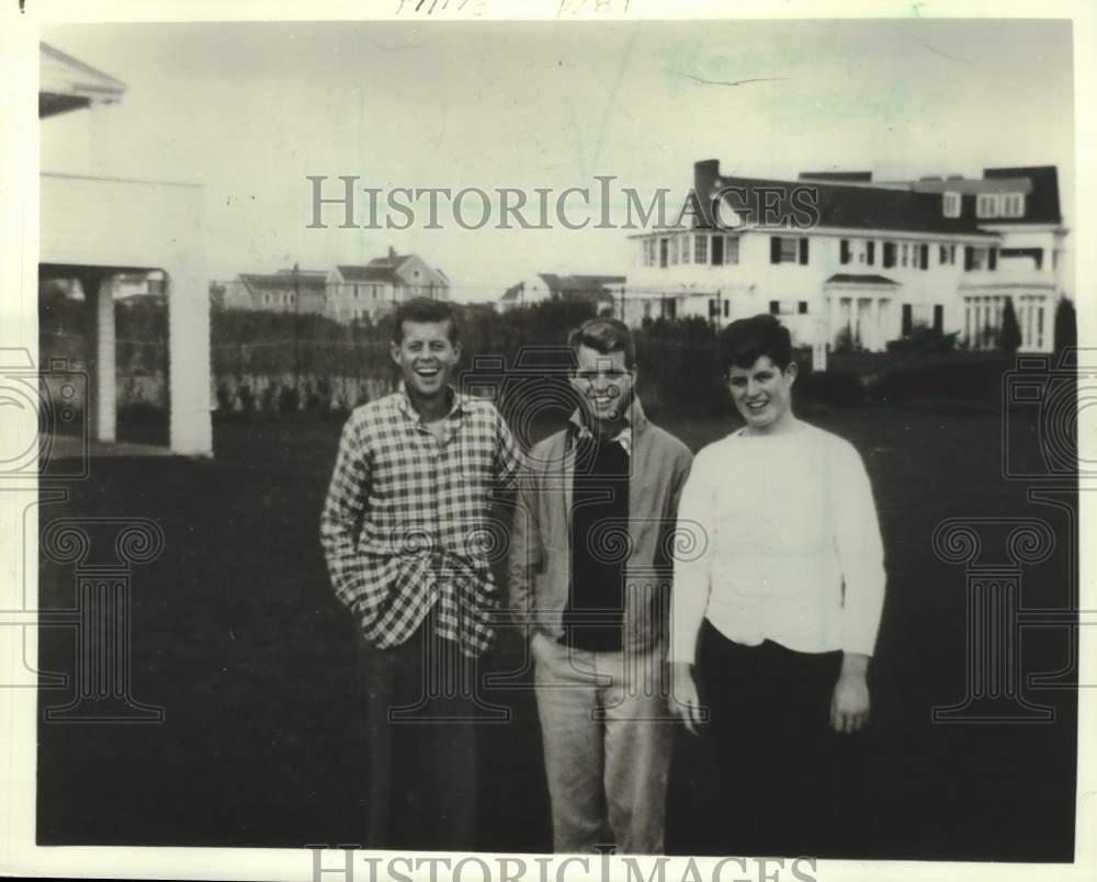 1983 Press Photo The young Kennedy Brothers, photo from &quot;A Hero for Our Time&quot; - Historic Images