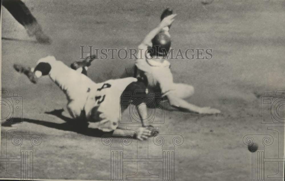 1957 Press Photo Milwaukee Braves players during World Series - mjx90462- Historic Images