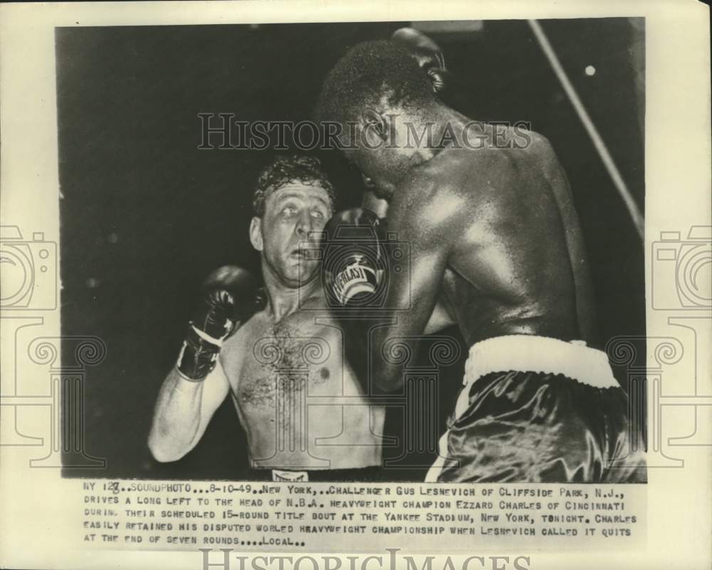 1949 Press Photo Gus Lesnevich and Ezzard Charles During Bout at Yankee Stadium - Historic Images