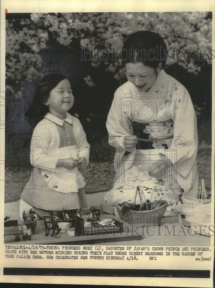 1973 Press Photo Princess Michiko of Japan and Daughter, Princess Nori at Palace - Historic Images