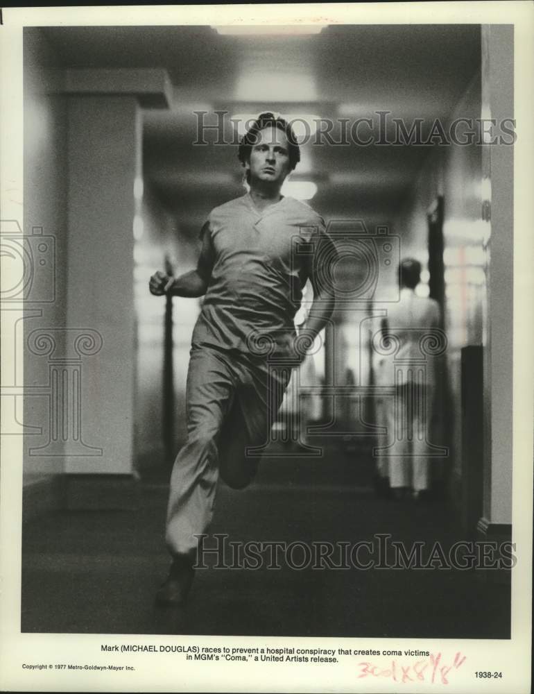 1977 Press Photo Actor Michael Douglas as Mark in the Motion Picture "Coma" - Historic Images
